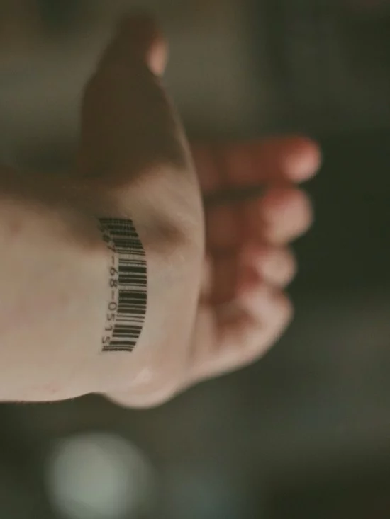 Barcode Tattoo am Handgelenk