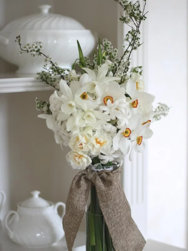 frühlingsblumen deko weiße narzisse dekoideen wohnung