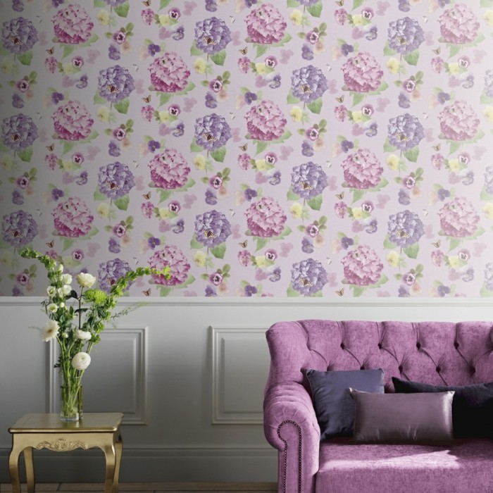 frühlingsfarben frische wandgestaltung lila sofa