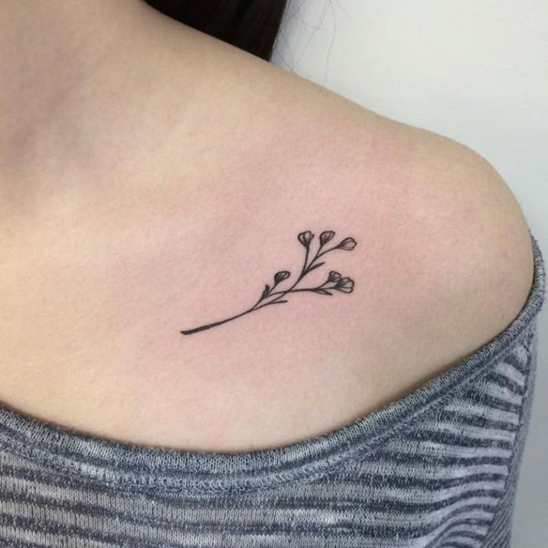 Frauen kleine tattoos Kleine Schriftzug