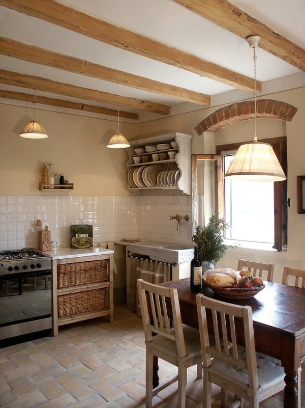 küchen inspiration italienisches design holzbalken helle wandfarben