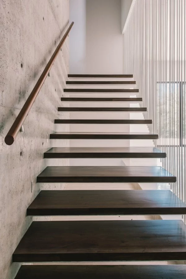 moderne architektur stufen in der treppe