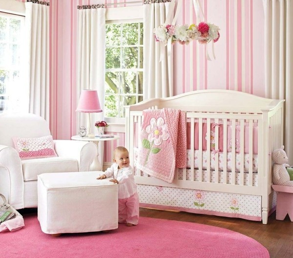 mädchen babyzimmer gestalten runder teppich rosa weiß
