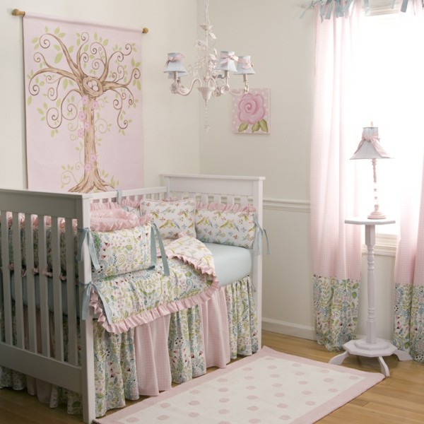 mädchen babyzimmer helle farbtöne niedliche muster