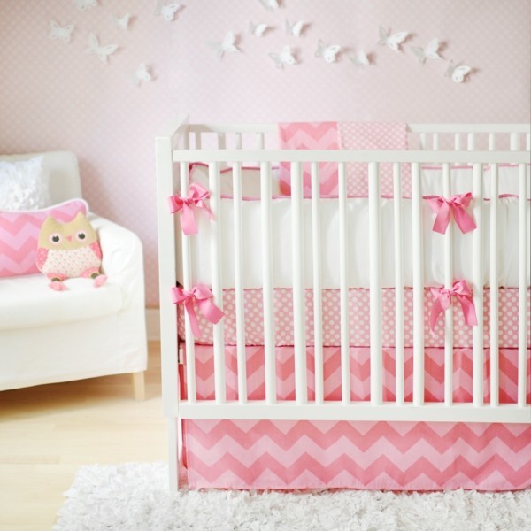 mädchen babyzimmer rosa weiß farbduo sessel