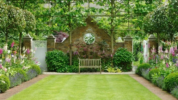 Rasenkante aus Steinen für den englischen Garten 