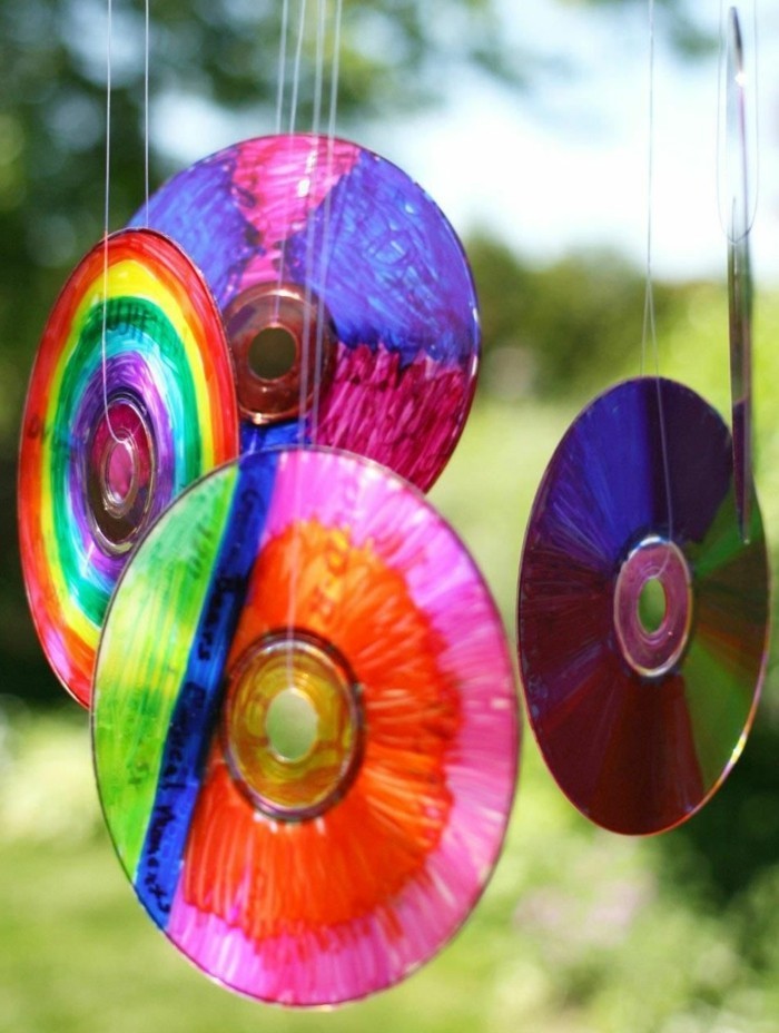 recycling bastelin mit cds upcycling ideen wand deko ideen deko box regenbogen