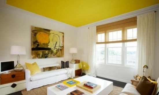 schöne decken gelbe zimmerdecke wohnzimmer