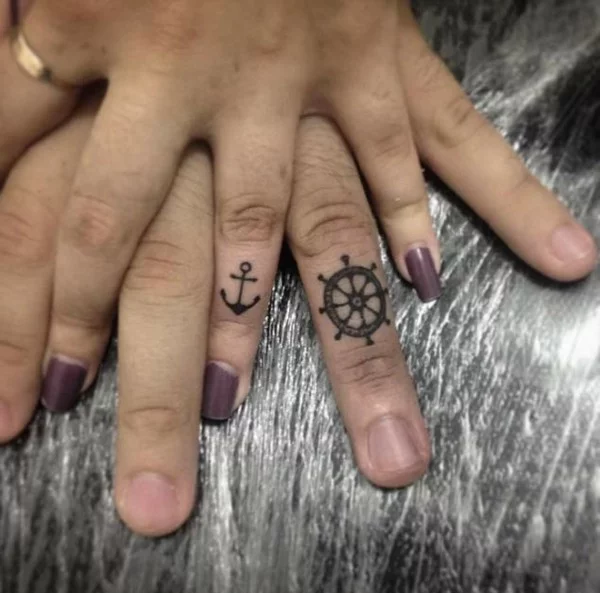Mini Finger Tattoos mit maritimen Motiven