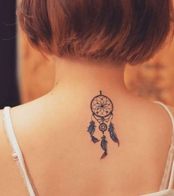 traumfänger tattoos frauen nacken tattoo idee