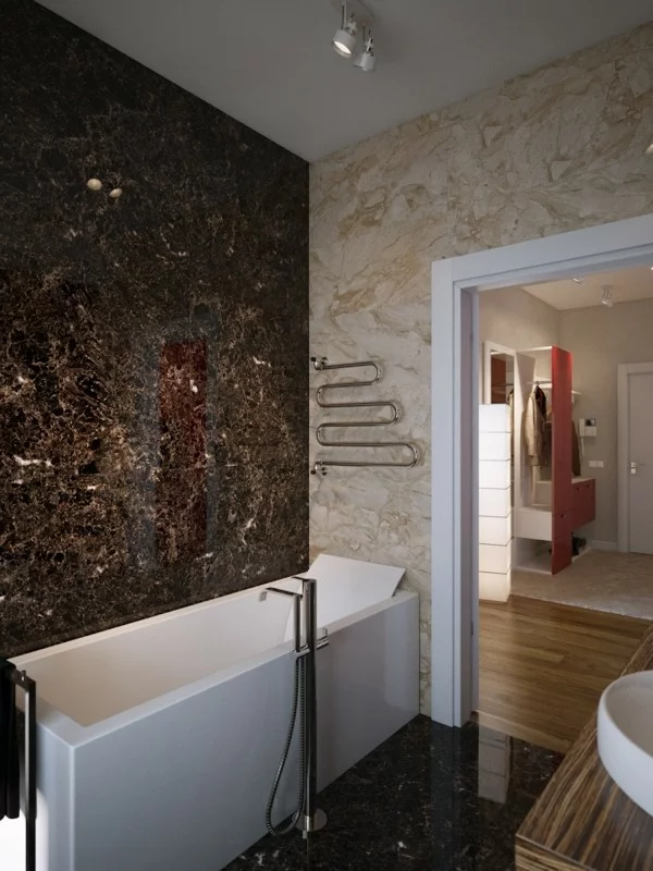 modernes Badezimmer mit attraktiver Wandgestaltung in Steinoptik, weißer Badewanne und schwarzem Boden