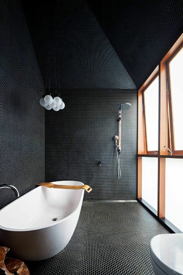 badezimmer schwarz ausgefallene wandgestaltung weiße badmöbel