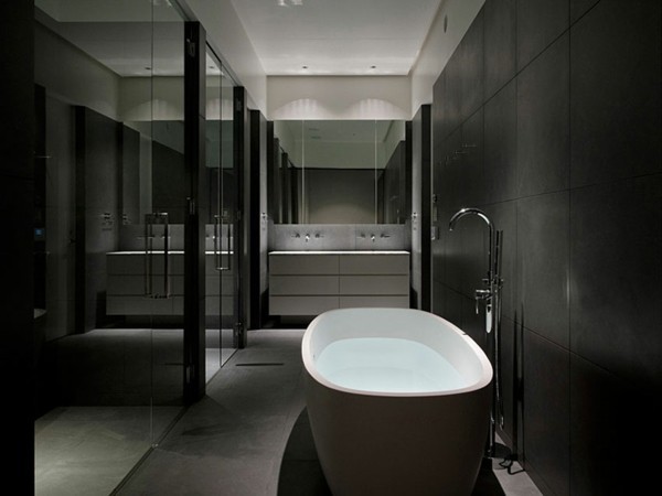 badezimmer schwarz große schwarze badefliesen ovale weiße badewanne