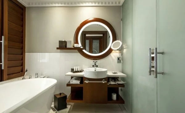 runder badspiegel elegantes design schöne beleuchtung