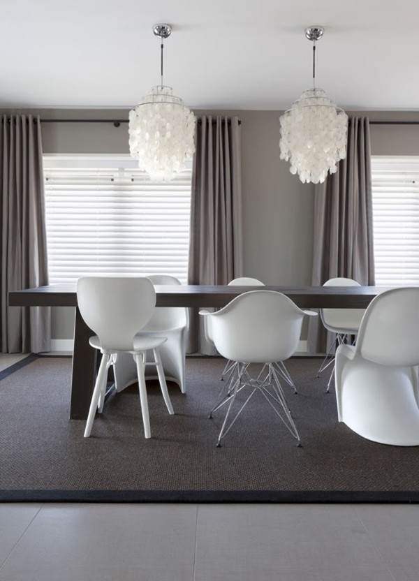 wandfarbe hellgrau esszimmer einrichten grauer teppich ergonomische weiße stühle