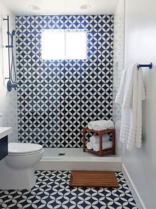 Auffallende Fliesen visuelle Dynamik kleines Badezimmer einrichten