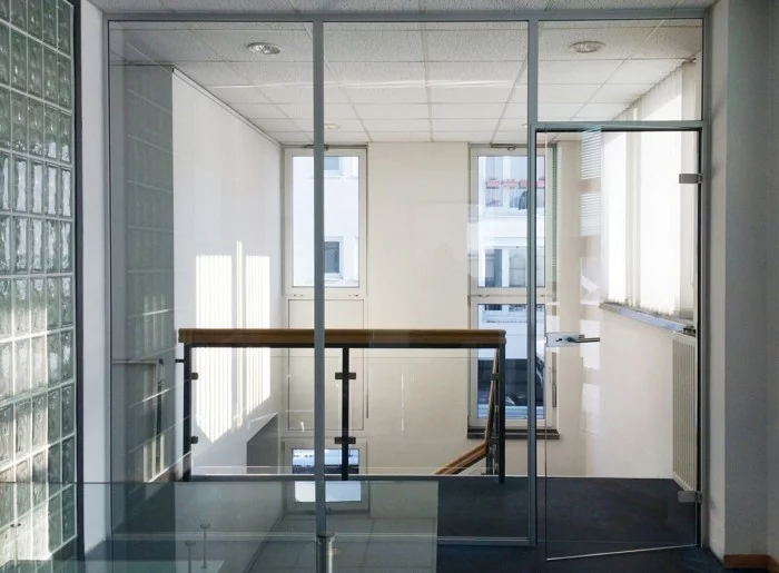 Bürotrennwand aus Glas grossraumbuero glaswand