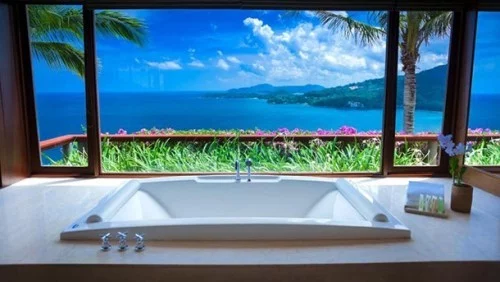 Luxusurlaub Insel Phuket Thailand Badewanne viel Komfort herrlicher Panoramablick