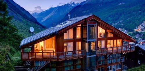 Luxusurlaub in den Schweizer Alpen Zermatt Apartmenthaus luftiges Lebensgefühl