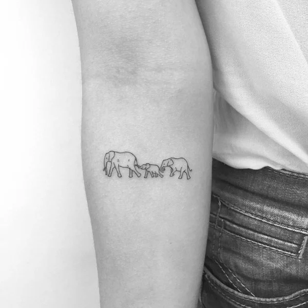 familie aus elefanten kleine tattoos