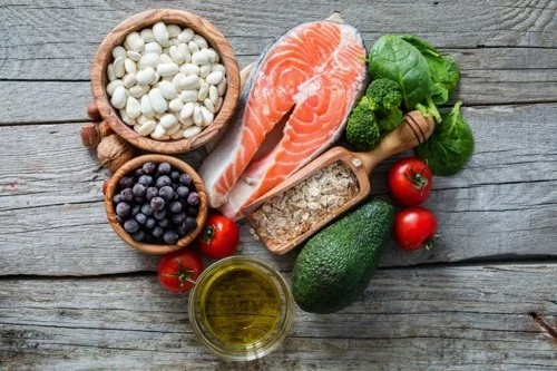 gesunde fette und salate metabolismus ankurbeln