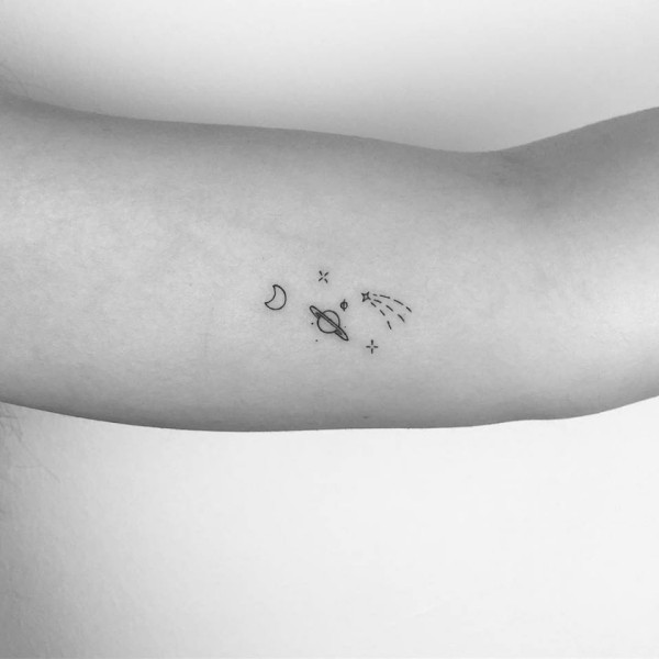 kleine tattoos tolle himmelskper idee