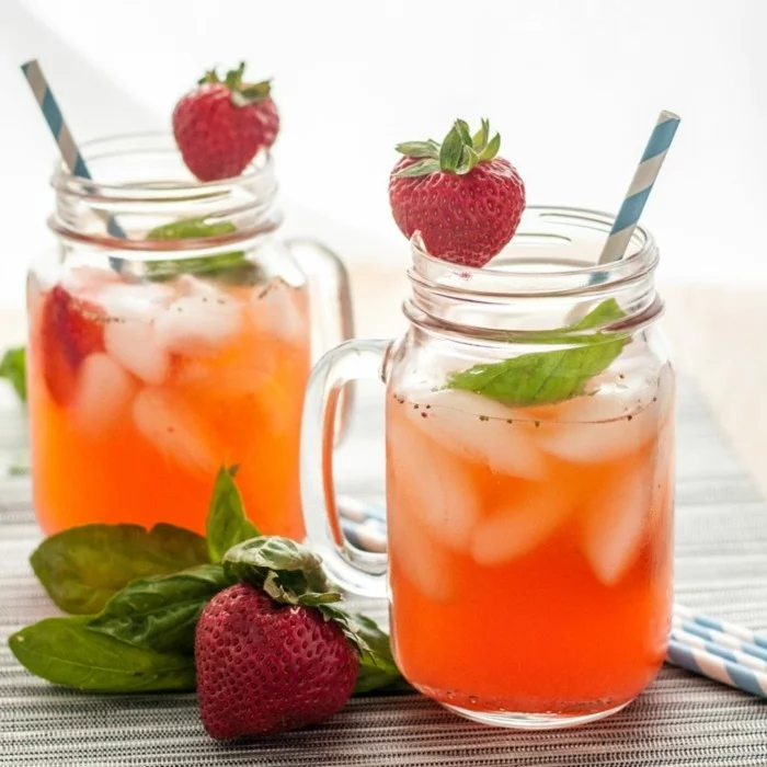 limonade ideen mit ganzen erdbeeren