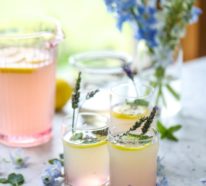 Das einfachste Lavendelsirup Rezept: Der Sommer kann schon richtig anfangen!