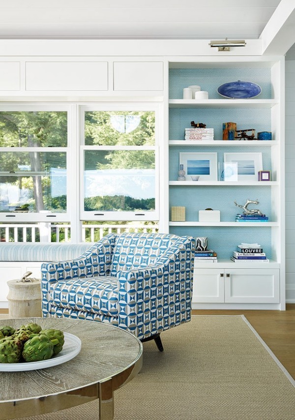 Ganzes Interieur Hellblau Weiß Grau Beige Pastellfarben Leseecke mit Sessel