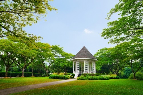 Gartenhaus im Botanischen Garten Singapur grüne Landschaft