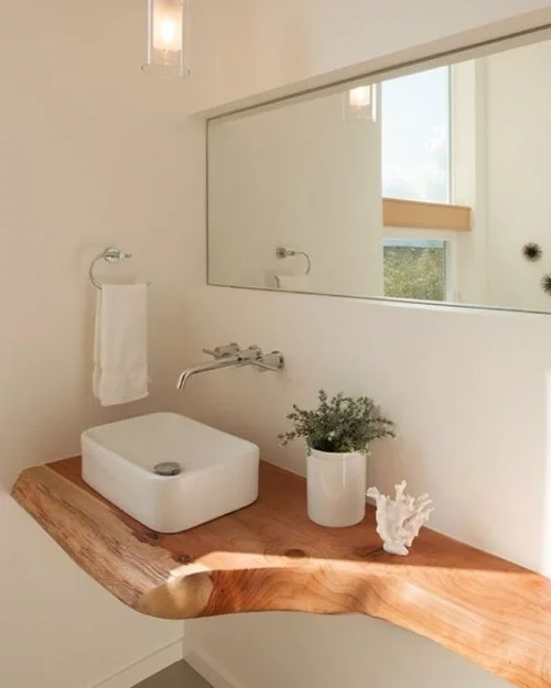 Holz im Bad moderner Waschtisch viele neue Gestaltungsmöglichkeiten Blumentopf Spiegel