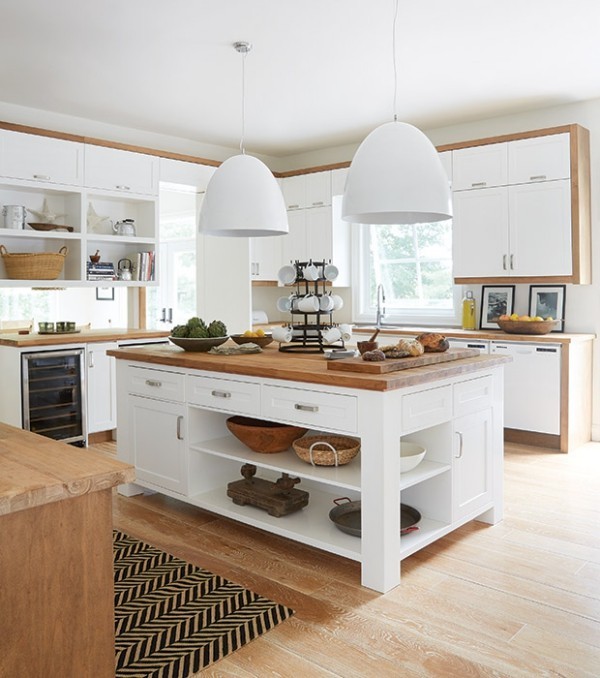 Moderne Küche Kücheninsel weiß helles Holz sehr ansprechend kanadische Traumhäuser