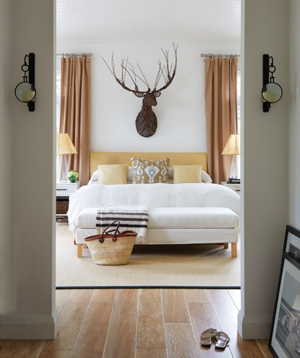 kanadische Traumhäuser Schlafzimmer sehr stilvoll eingerichtet weiß beige