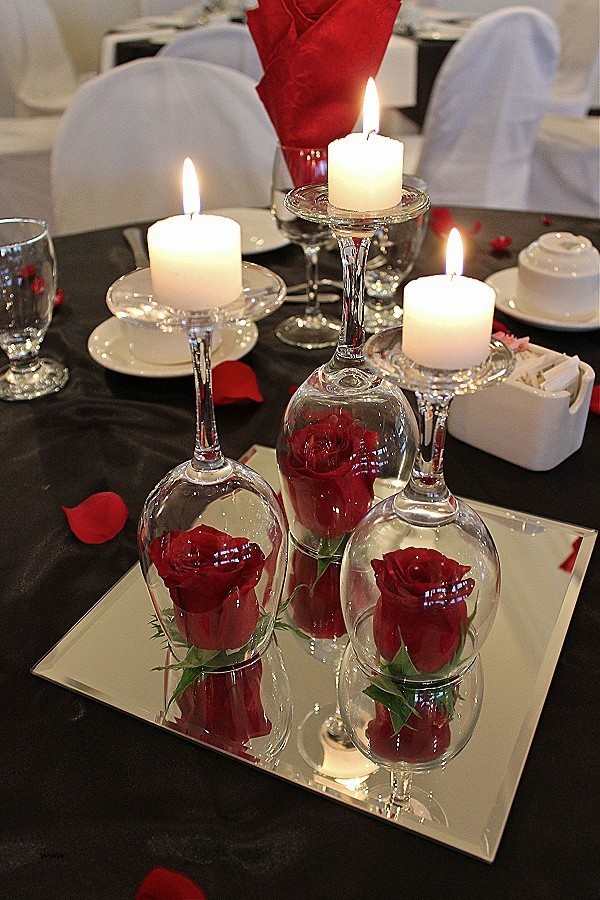 diy ideen mit weingläsern kerzenständer mit roten rosen