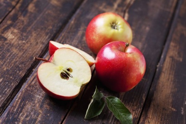 Äpfel sind gesundes Superfood für Leute über 50
