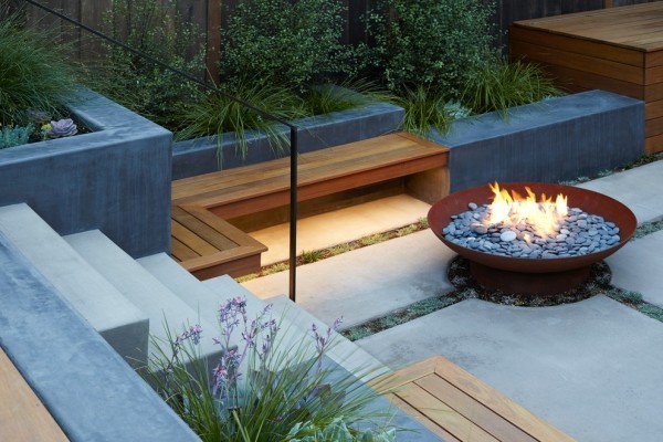 Moderne Feuerstelle genug Platz dafür auch auf kleiner Terrassen-oder Gartenfläche