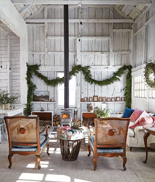 Raumgestaltung Ideen Wohnzimmer im Bauernhaus weihnachtlich dekoriert