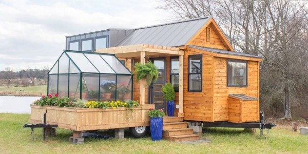 Tiny Houses schönes kleines Haus modernes Design viele Blumen Wintergarten