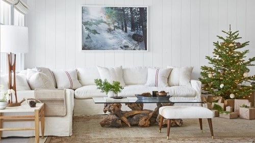 Wohnzimmer im Landhausstil moderne Möbel in Weiß rustikales Flair in der Dekoration