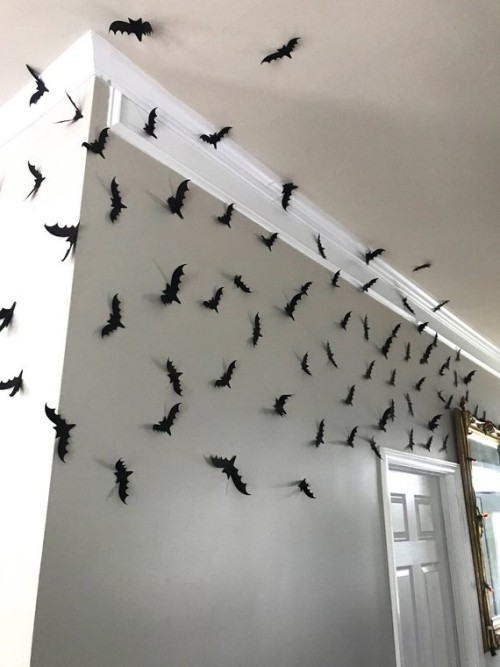 Halloween Deko Innenraum viele schwarze Fledermäuse