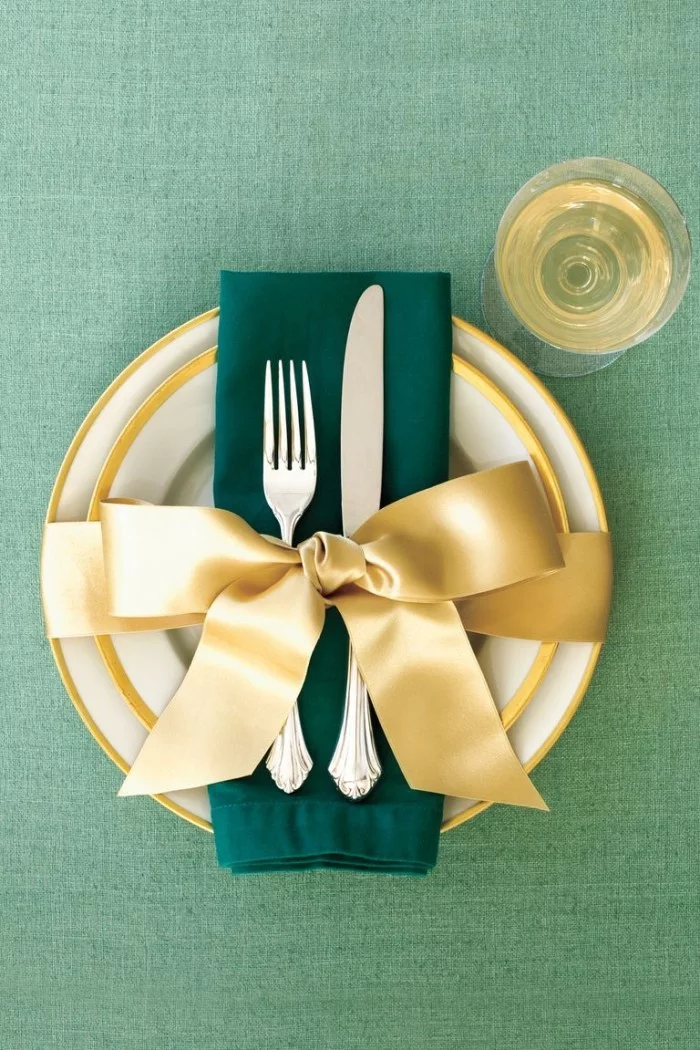 Ideen zu Weihnachten schönes Geschirr blau-grüne Serviette