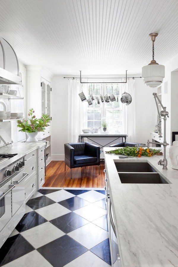 Küchendesign Ideen schmale Küche plus Sitzbereich sehr einladendes Design