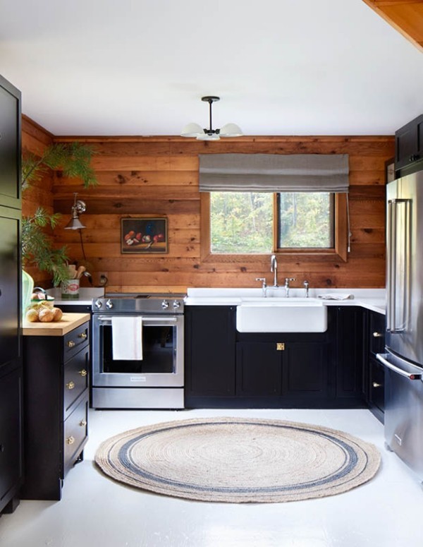 Modernes Küchendesign in dunklen Farben versinnbildlicht die neue