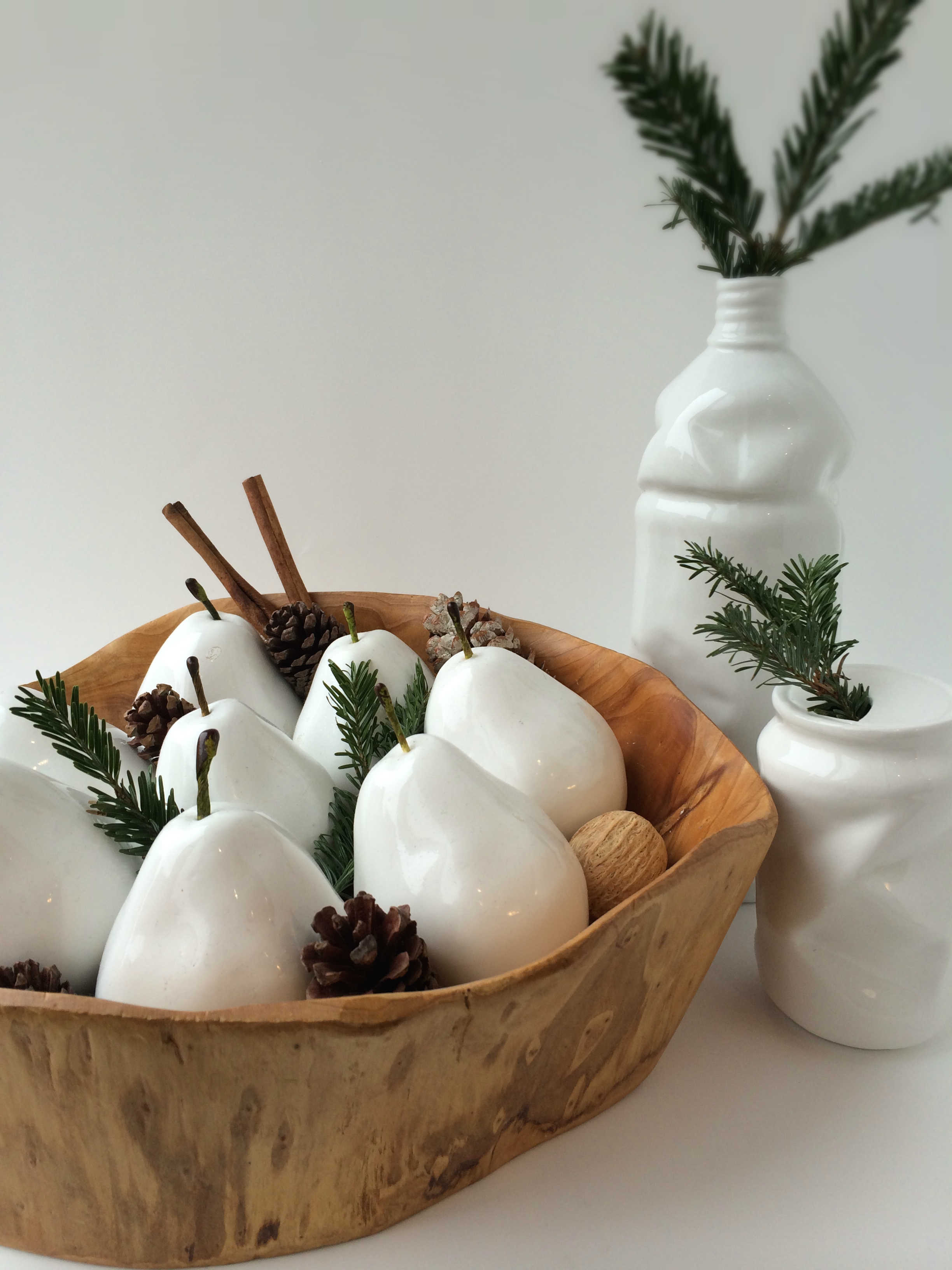 Tischdeko Ideen zu Weihnachten Holzschüssel weiße