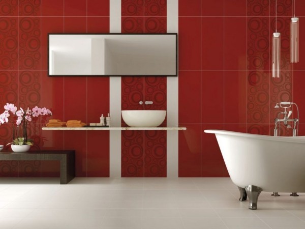 Badezimmer-Gestaltungsideen in Trendfarben Rot und Grün