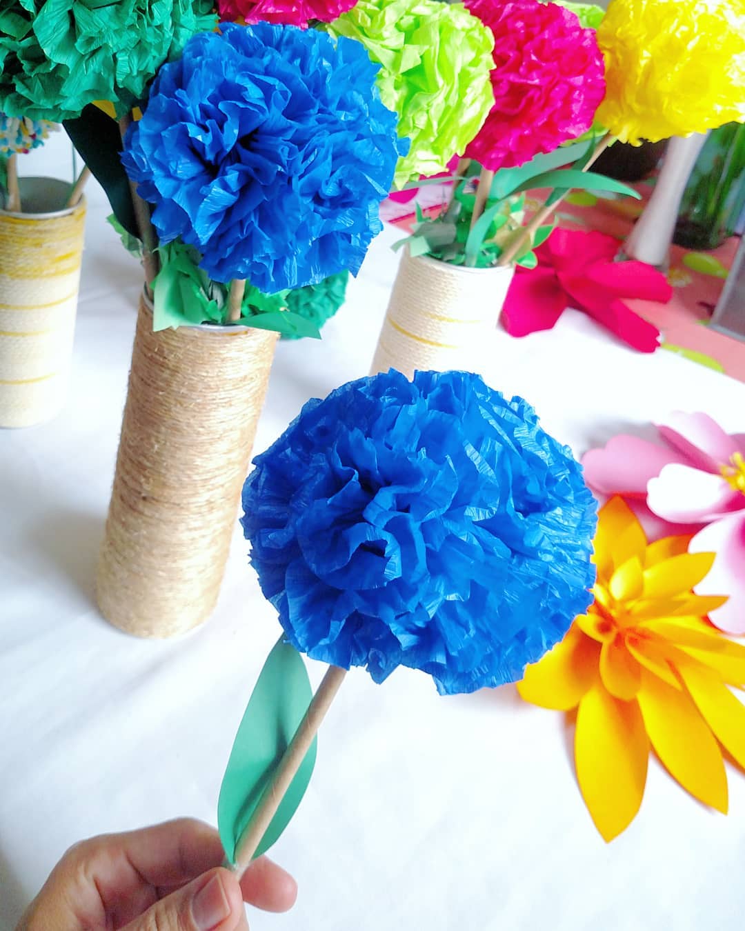 blumen-krepppapier-basteln-lukas-wechsler