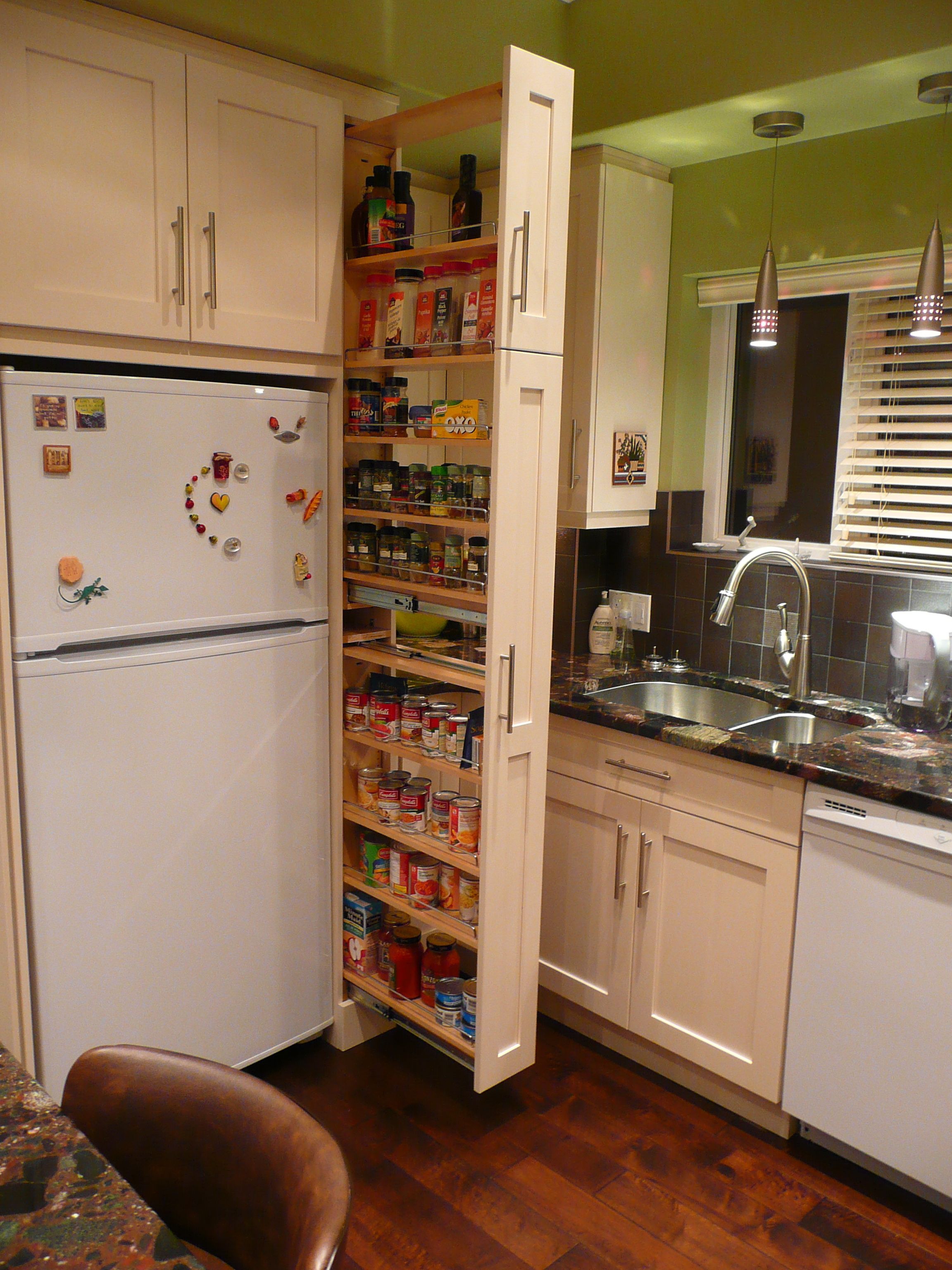 schublade neben dem kühlschrank pantry küche