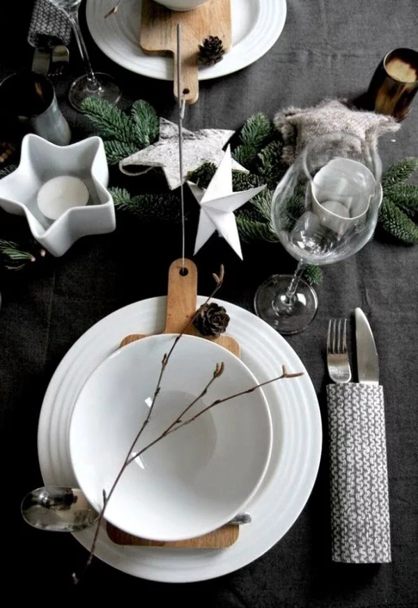weihnachtliche Tischdeko grau modern