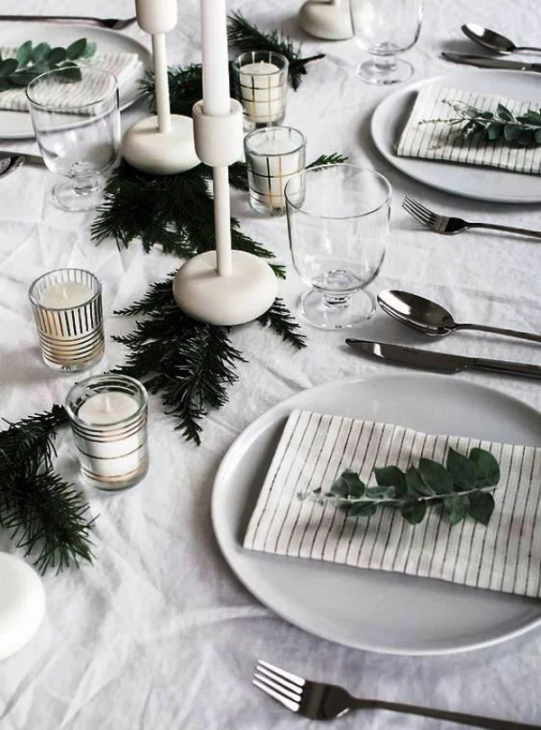 weihnachtliche Tischdeko grau