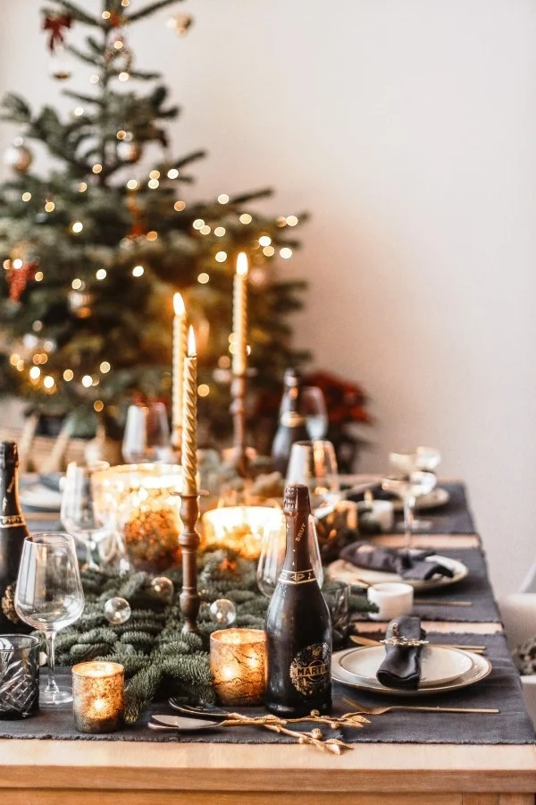 weihnachtliche Tischdeko graue tischdecke